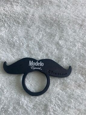 Modelo Especial Black Mustache Ring Bottle Accessory